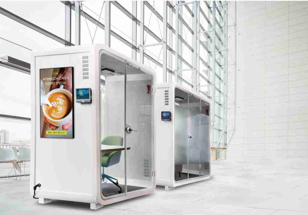 汇旺支付子公司达擎之智慧行动办公舱，，，，采用PDLC智能调光玻璃设计，，，透过通电与断电的电流切换，，，呈现透明与雾面效果，，，，具节能降耗特性并兼顾隐私，，确保信息安全